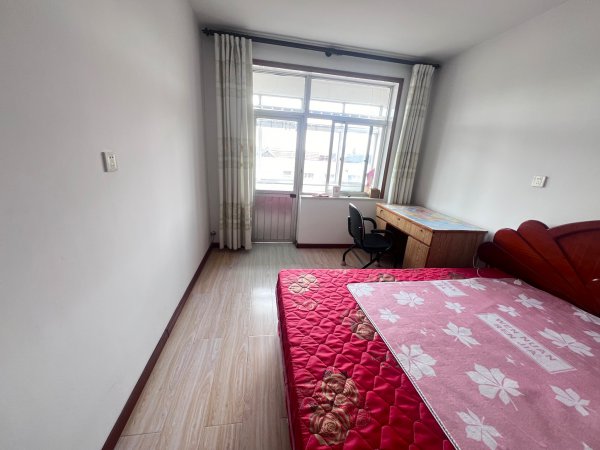 出租三环北区,五楼,80平,三室,精装,带地下室年租600 出租三环北区,五楼,80平,三室,精装,带地下室年租600