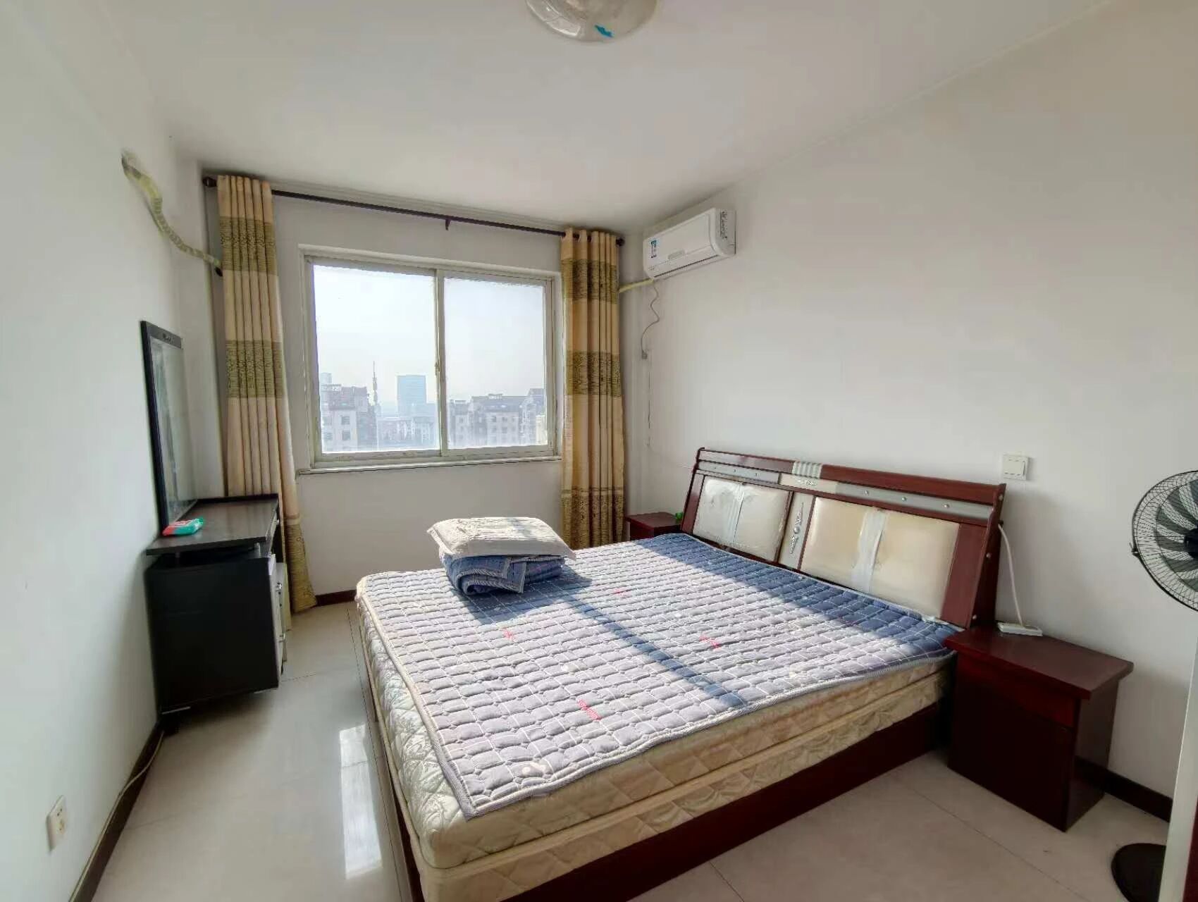 成山奥苑5楼带阁楼边户上下170平带地下室五室两卫 支持贷款 成山奥苑5楼带阁楼边户上下170平带地下室五室两卫 支持贷款