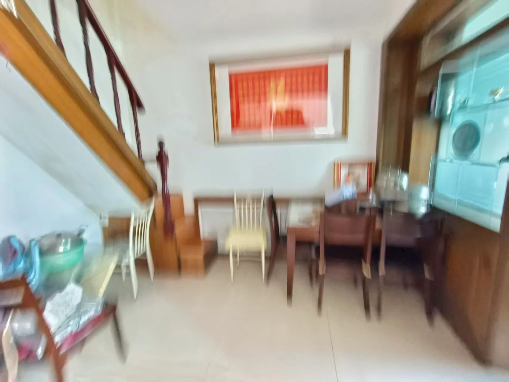 体育场北 青山南区5楼带阁楼上下160平左右四室两卫将保持好 体育场北 青山南区5楼带阁楼上下160平左右四室两卫将保持好