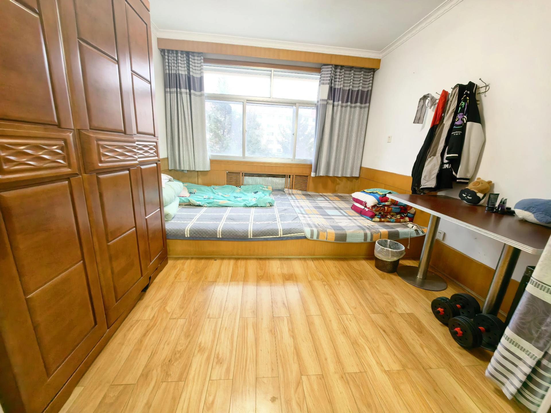 广宇小区2楼147平53万 超大车库43平 南厅 2卫精装s 广宇小区2楼147平53万 超大车库43平 南厅 2卫精装s