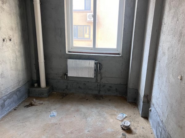 缔景城,三楼相当于二楼,97平,带地下室,32万 缔景城,三楼相当于二楼,97平,带地下室,32万