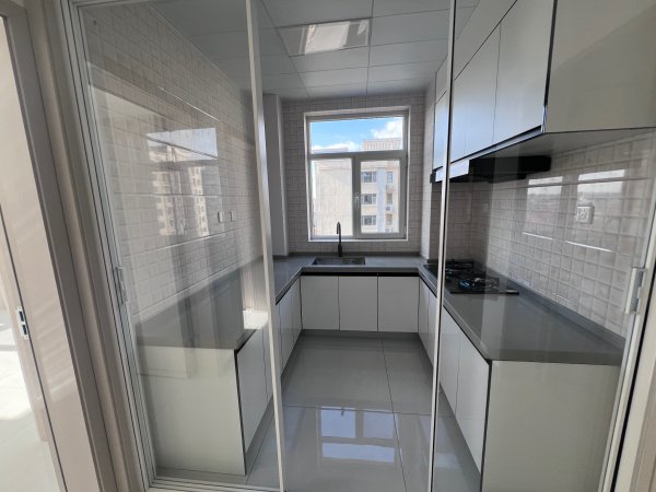 荣盛小区,14楼,精装,三居室,带地下室没住 荣盛小区,14楼,精装,三居室,带地下室没住