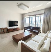 华发樱花湖电梯7楼152.75平四室两卫146.8万。