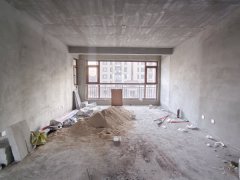 东上富桂园2楼边户 带中央空调 4室2卫 证件齐全