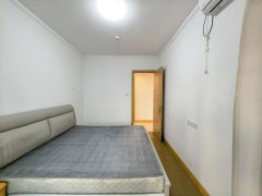 华发樱花湖 电梯 152平 南厅 4室2卫 精装 s