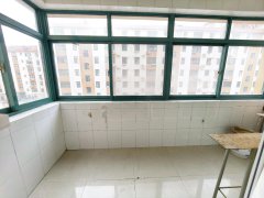 2007年的楼 得润东区3楼106平3380每平 精装 3卧