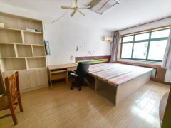 2007年的楼 得润东区3楼106平3380每平 精装 3卧