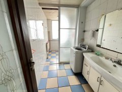 虹桥南区,四楼,128平,三室两厅两卫带地下室,车库 虹桥南区,四楼,128平,三室两厅两卫带地下室,车库