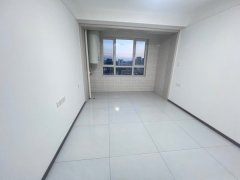 荣盛小区，14楼，精装，三居室，带地下室没住