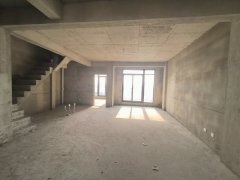 樱花湖畔上叠别墅202平四室三卫送超大露台可做阳光房急售捡漏