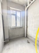 书香世家5楼带阁楼东边户 上下138平四室两卫带地下室可贷款 书香世家5楼带阁楼东边户 上下138平四室两卫带地下室可贷款