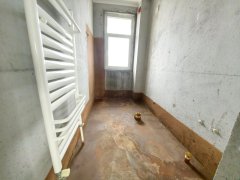 上城国际 电梯凤凰层15楼 140平 仅4700/每平南厅