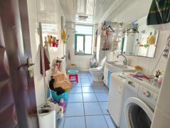 CF得润 东区四楼141平带车库三室简装修