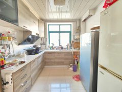 CF得润 东区四楼141平带车库三室简装修