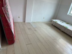 海山逸品华庭二楼136平简装49.8万