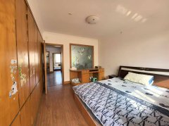 暖气费已交 出租黎明中区2楼103平 精装 3卧室