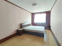 步行街附近双桥小区3楼141平三室两卫送地下室可拎包入住