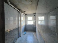 双河名居三楼129.56平三室两卫带车库52.8万诚心出售