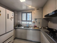 CF中骏世界城电梯洋房8层135平三室精装修