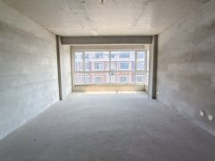 爱家花园4楼带阁楼 上下255平带地下室 南向客厅 证件齐全