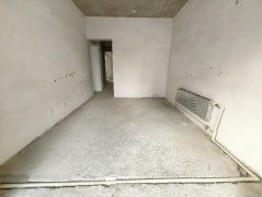 CF三环嘉苑一楼81.8平送车库18平毛坯房38.8万