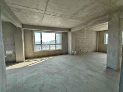 华悦新城北区2楼边户97平三室一卫毛坯