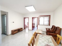 华悦新城北区4楼三室两厅家具家电全新拎包入住随时看房