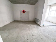 :三环嘉苑 框架1楼81.8平 带南向 车库 捡漏39万 s