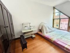 振华北 青山南区5楼带阁楼四室两卫 家具家电齐全拎包入住