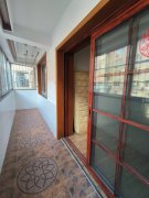 黎明住宅一楼129.9平三室精装带19.8平地下室48.8万