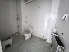 三环嘉苑框架1楼82平两室可改三室毛坯带车库