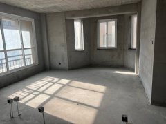 缔景城，三楼相当于二楼，97平，带地下室，32万