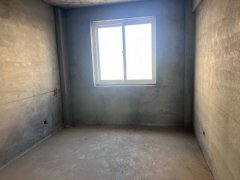 缔景城，三楼相当于二楼，97平，带地下室，32万