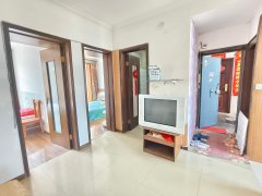 出租！得润东区4楼两室一厅，家具家电齐全拎包入住生活便利