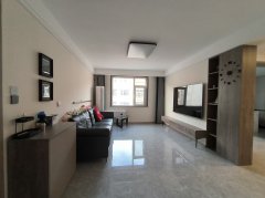 三环南区4楼110平三室精装短住带地下室