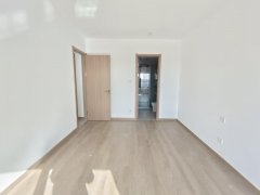 中骏世界城电梯5楼共16楼 精装未住 3室2厅2卫 支持贷款