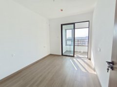 中骏世界城电梯5楼共16楼 精装未住 3室2厅2卫 支持贷款