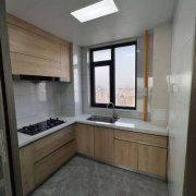 悦湖湾精装电梯16楼东边户（顶二）108平三室