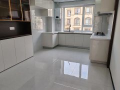 彩虹西区3楼 全屋精装地暖 可做婚房 3居室双阳台 可贷款