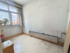 黎明广场附近 黎明中区4楼 可做3居室 卫带窗 证件齐全