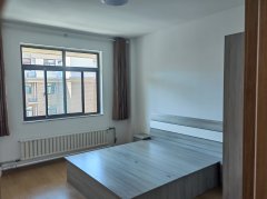 出租姜珺府，四楼，电梯，精装，拎包入住，95平，1300