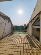 成山奥苑5楼带阁楼边户上下170平带地下室五室两卫 支持贷款