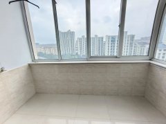 市中心得润居电梯房10楼边户 三室两厅精装修 家具家电齐全