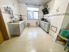 CF广宇小区二楼147平带地下室43平（当车库用）简装修69