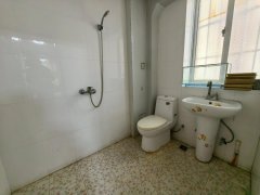 广宇小区 1楼 125平 2卫 带车库 精装基本未住 不缺角