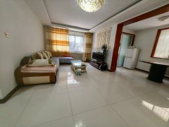 广宇小区 1楼 125平 2卫 带车库 精装基本未住 不缺角