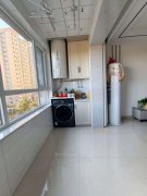 荣盛小区南区4楼边户125平三室两厅精装修送地下室可贷款