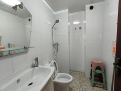 CF楼房出租：万隆国际电梯10层136平三室