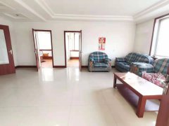 CF黎明小区广场南面三层小楼的一楼110平三室17.8万