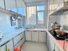 荣盛小区南区4楼边户125平三室两厅精装修送地下室可贷款